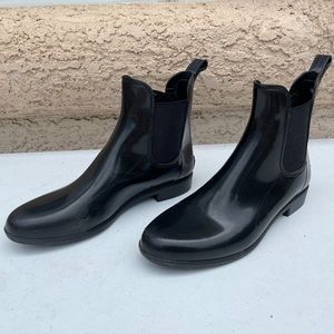 🖤 Madden Girl rubber rain boots 🖤

Size: 9